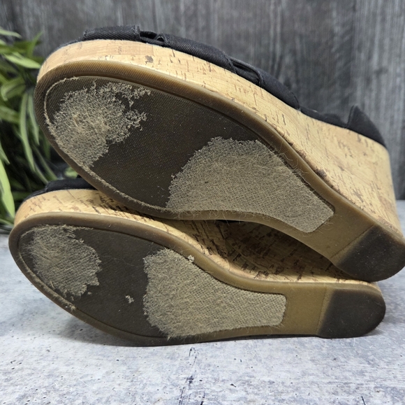Madden Girl | Kolasso Black Cork Platform Wedge Sandals Flower Upper Size 8.5 - Picture 12 of 13